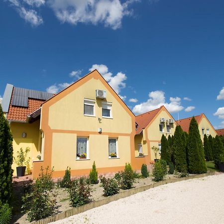 Гостевой дом Ponty-Lak Panzio Davod Экстерьер фото